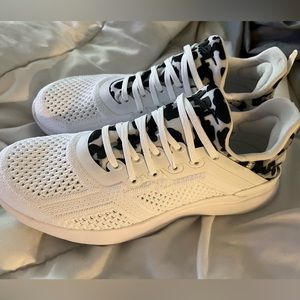 APL women’s shoes white brand new size 7